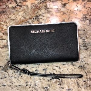 Black MICHAEL KORS wristlet